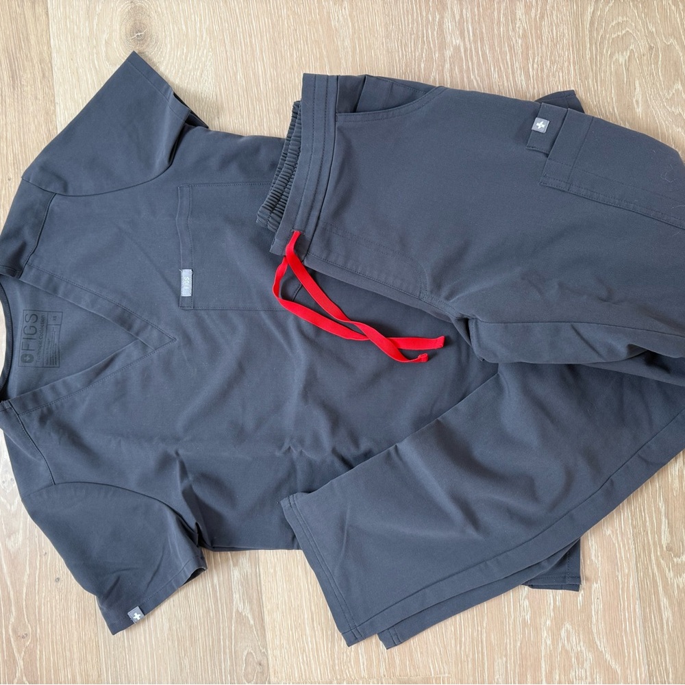 Women’s charcoal Figs scrubs set